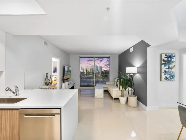 $3,200 | 18800 Northeast 29th Avenue, Unit 704, Aventura, FL 33180