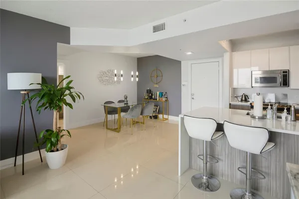 $3,200 | 18800 Northeast 29th Avenue, Unit 704, Aventura, FL 33180