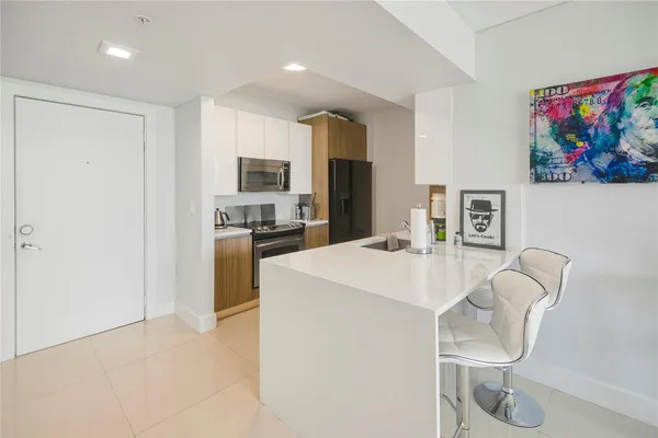 $3,200 | 18800 Northeast 29th Avenue, Unit 704, Aventura, FL 33180