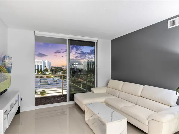 $3,200 | 18800 Northeast 29th Avenue, Unit 704, Aventura, FL 33180