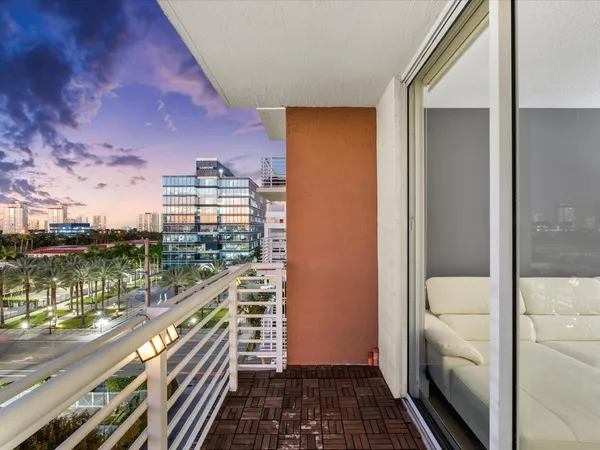 $3,200 | 18800 Northeast 29th Avenue, Unit 704, Aventura, FL 33180