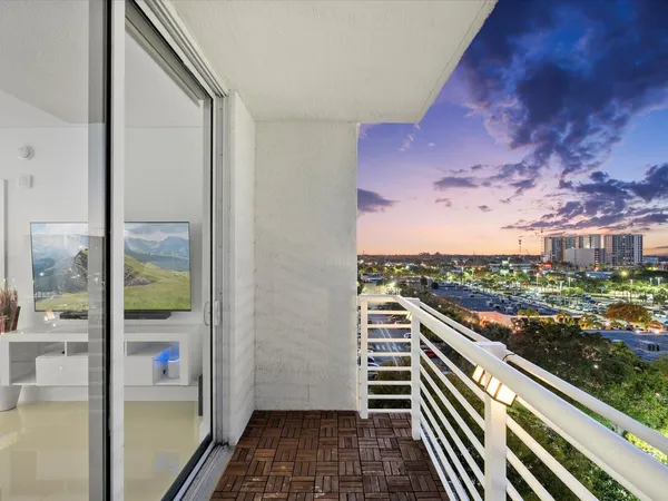 $3,200 | 18800 Northeast 29th Avenue, Unit 704, Aventura, FL 33180