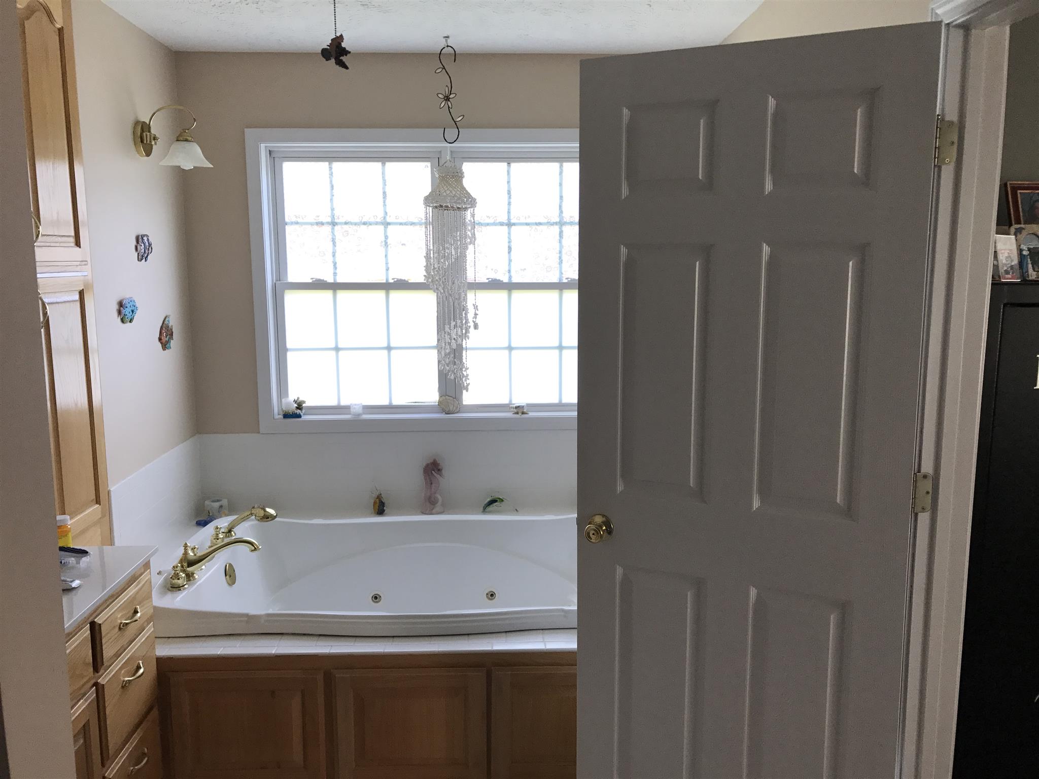 117 Hunt Creek Road Manchester, TN 37355 - Photo 14 of 18 a bathroom with a sink and a bathtub