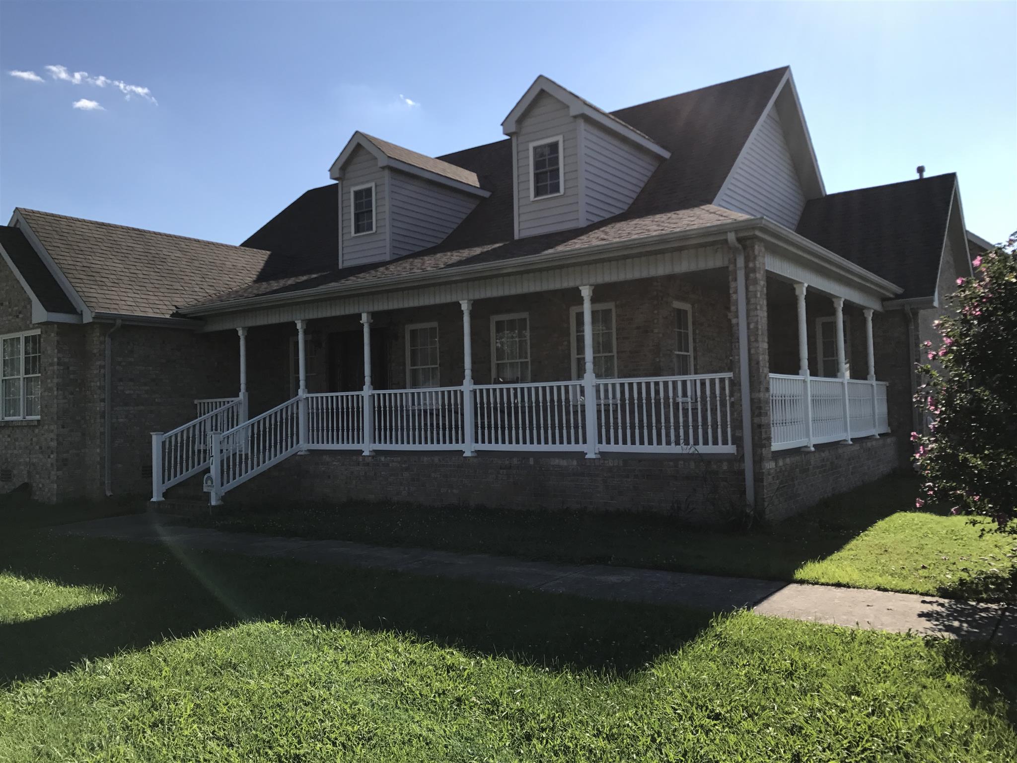 117 Hunt Creek Road Manchester, TN 37355 - Photo 2 of 18 a front view of a house with a garden