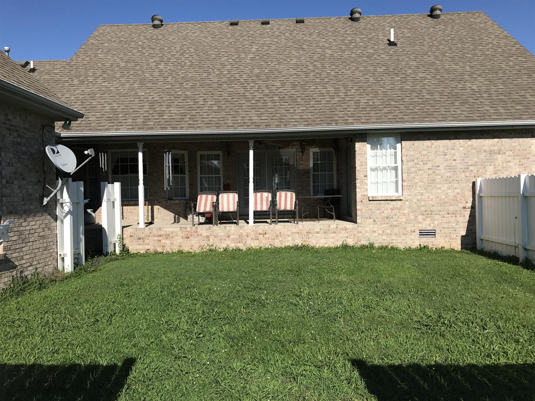117 Hunt Creek Road Manchester, TN 37355 - Photo 5 of 18 a view of a house with backyard and porch