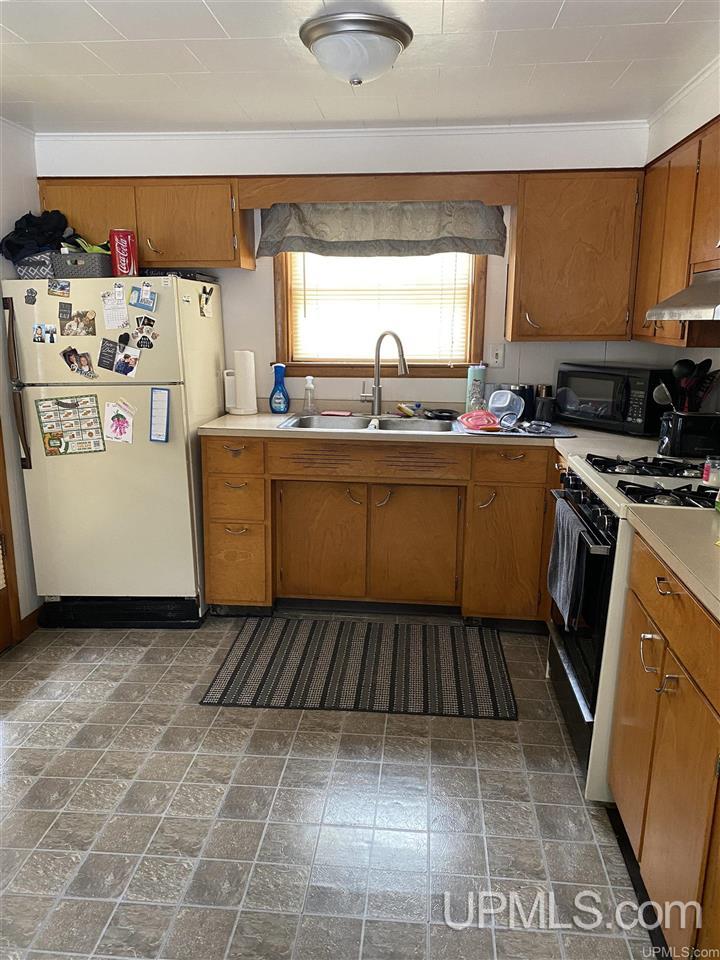 105 Seilo Avenue Ishpeming, MI 49849 - Photo 3 of 6 Gallery Image 3