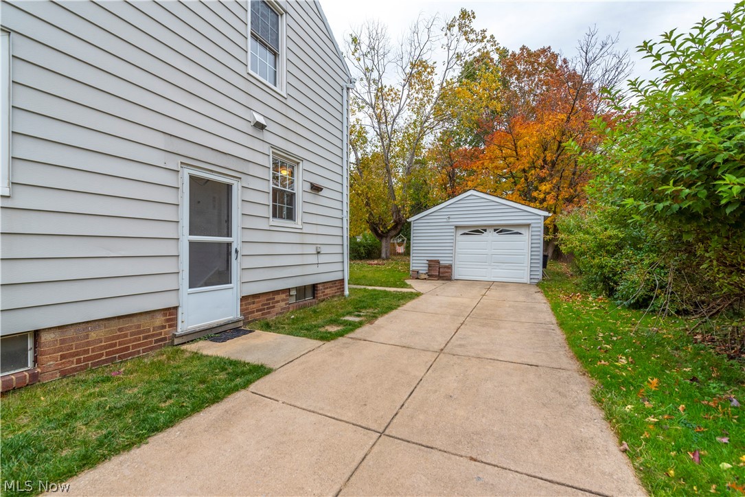 1335 Churchill Road Lyndhurst, OH 44124 - Photo 29 of 35