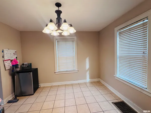 $90,500 | 625 North Lafayette Street, Macomb, IL 61455