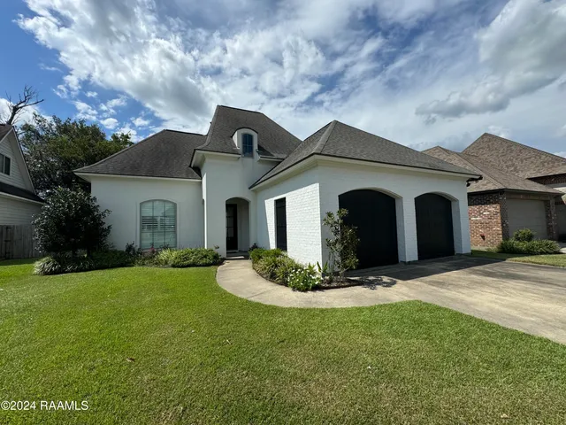 $2,250 | 216 Golden Cypress Drive, Youngsville, LA 70592