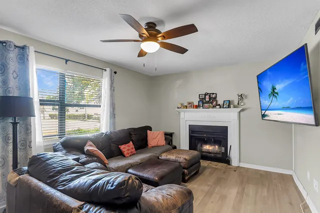 $229,000 | 565 Travelers Boulevard, Summerville, SC 29485