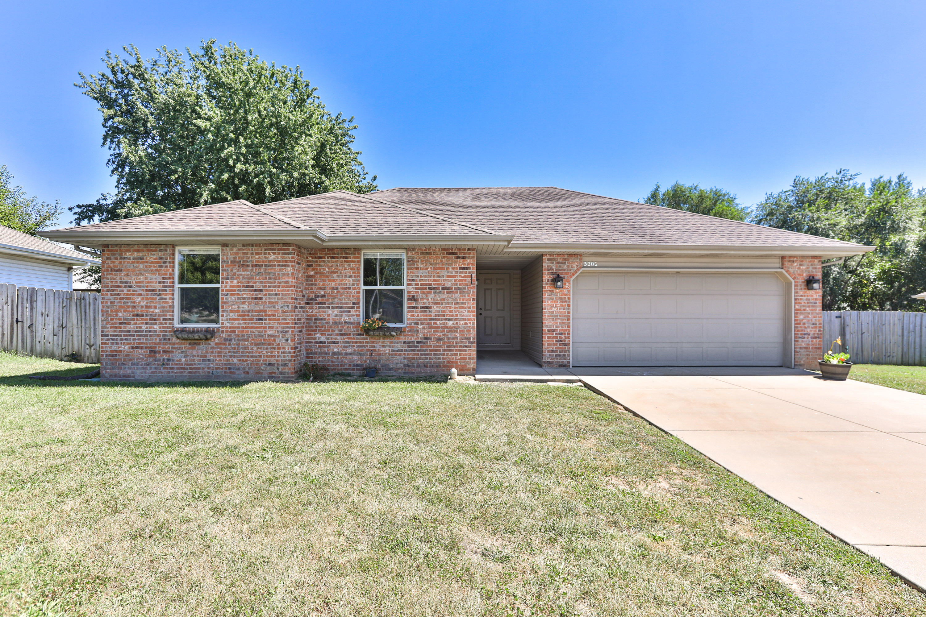3202 West Webster Springfield, MO 65803 - Photo 1 of 1 7M4A6825 (1)