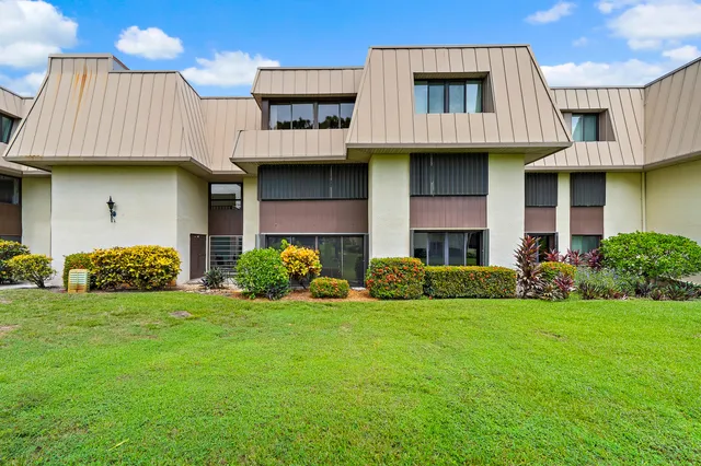 $250,000 | 1800 Southeast St Lucie Boulevard, Unit 7106, Stuart, FL 34996