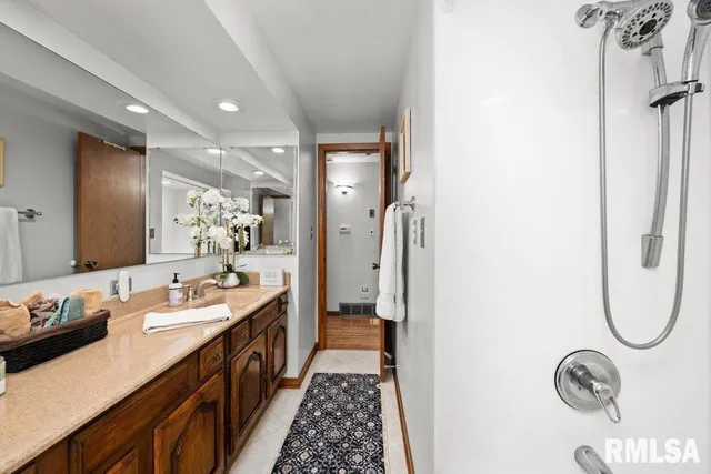 a en suite bathroom with a double vanity sink and a mirror