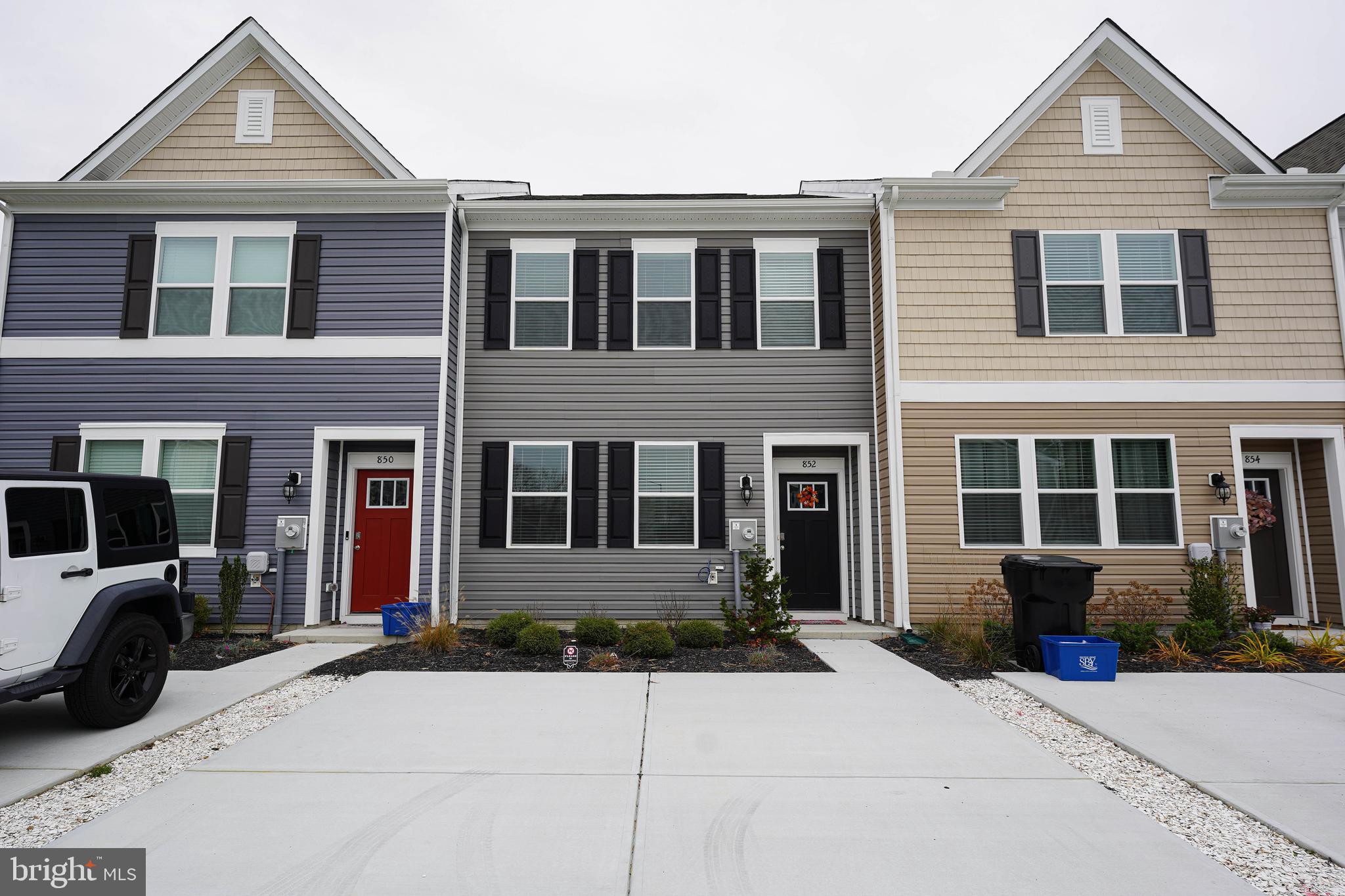 852 Mersey Lane Salisbury, MD 21801 - Photo 2 of 40 a front view of a house with a yard