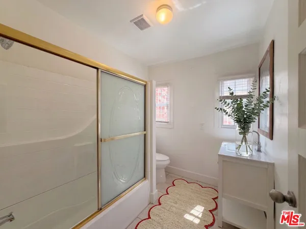 $3,200 | 173 North Mariposa Avenue, Los Angeles, CA 90004