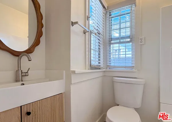 $3,200 | 173 North Mariposa Avenue, Los Angeles, CA 90004