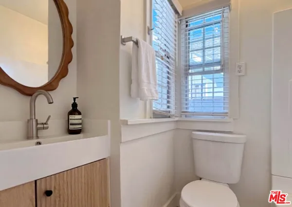 $3,200 | 173 North Mariposa Avenue, Los Angeles, CA 90004