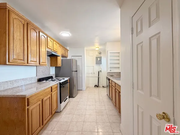 $3,200 | 173 North Mariposa Avenue, Los Angeles, CA 90004