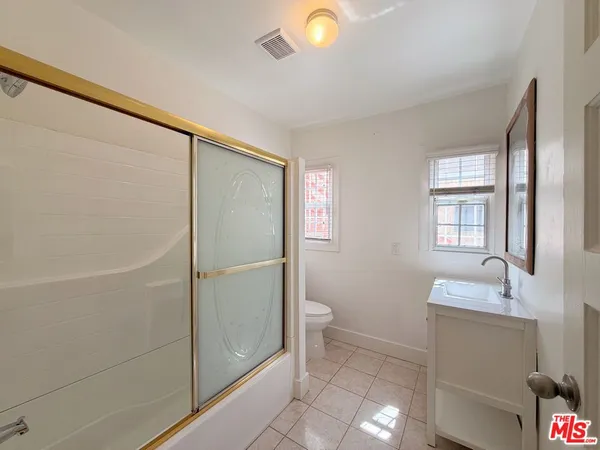 $3,200 | 173 North Mariposa Avenue, Los Angeles, CA 90004