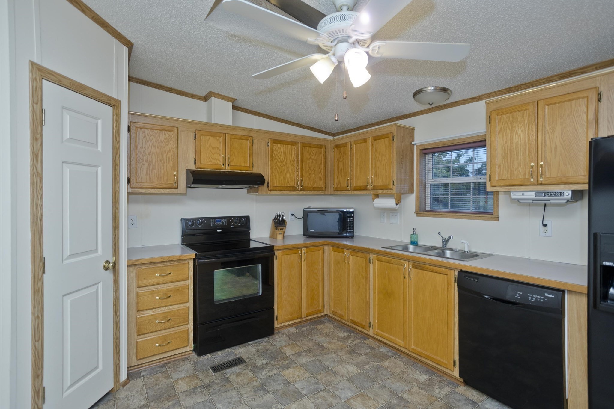 5 Somerset Road Chicopee, MA 01020 - Photo 10 of 41 Gallery Image 10