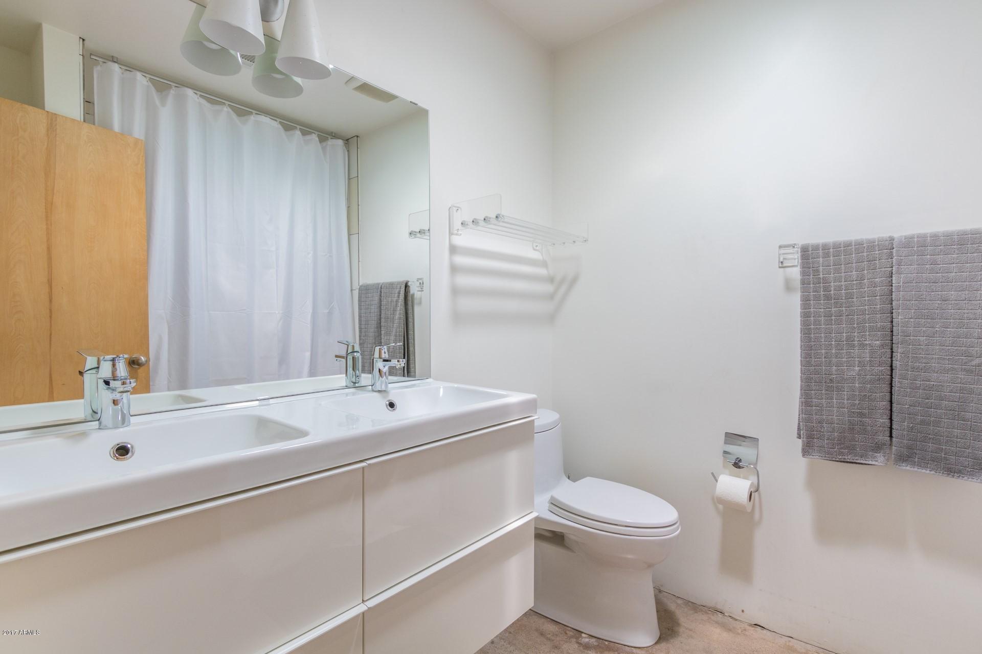 1912 East Lawrence Road Phoenix, AZ 85016 - Photo 15 of 25 0017-Lawrence (17)