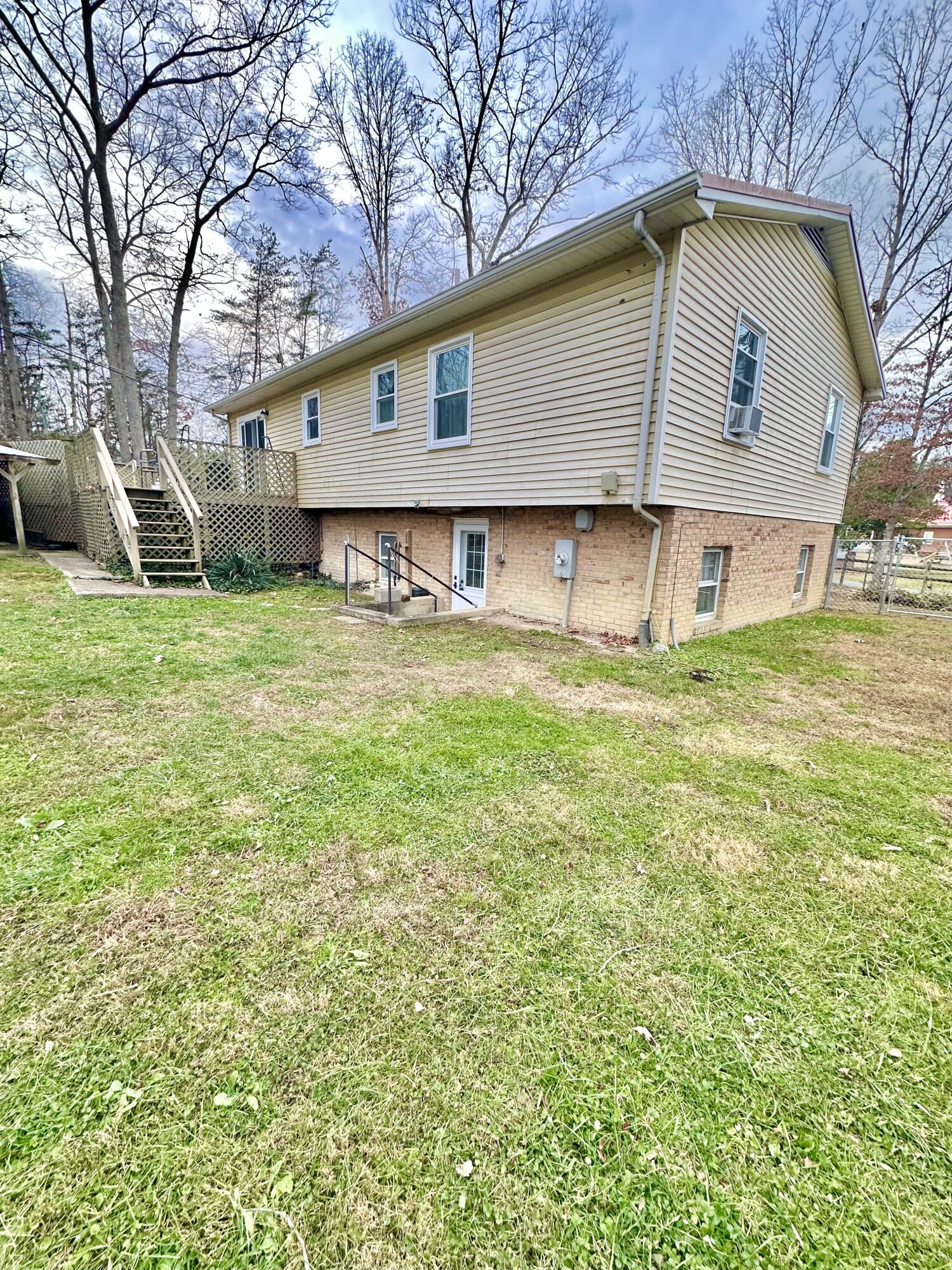 605 Chestnut Street Clifton Forge, VA 24422 - Photo 38 of 41 a front view of house with yard