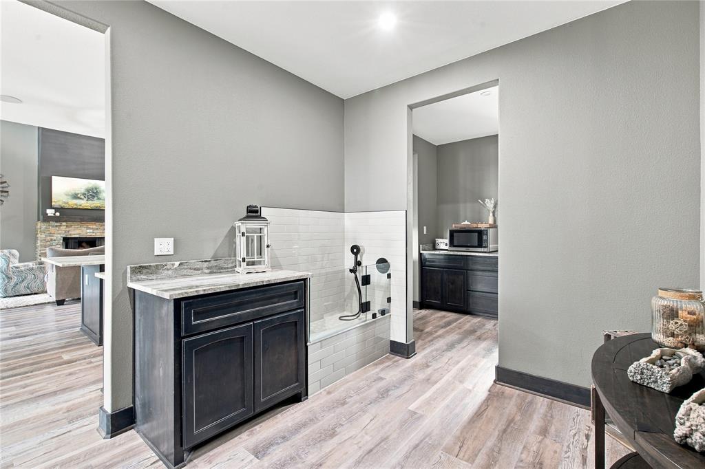 7899 County Road 623 Blue Ridge, TX 75424 - Photo 23 of 40 MUD ROOM WITH PET SPA AREA