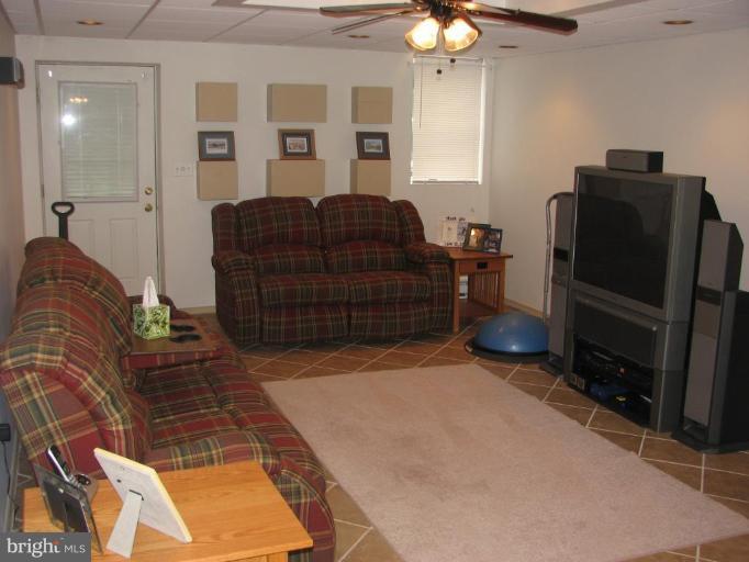 13121 Martin Road Smithsburg, MD 21783 - Photo 22 of 24 Family Room