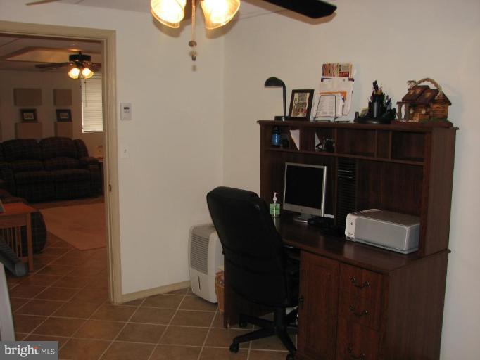 13121 Martin Road Smithsburg, MD 21783 - Photo 23 of 24 Den