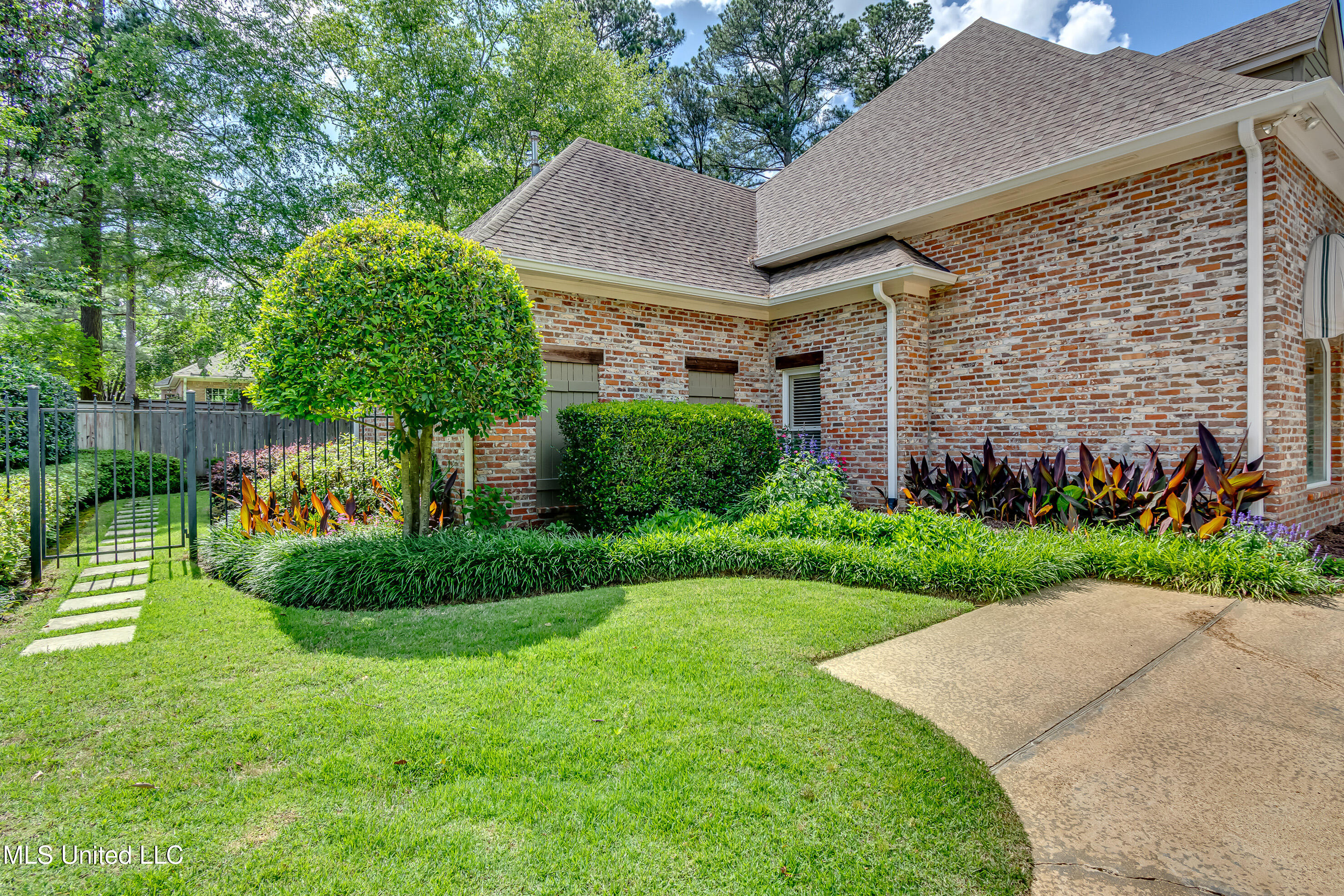 524 Heatherstone Court Ridgeland, MS 39157 - Photo 6 of 68 524 Heatherstone Ct-9