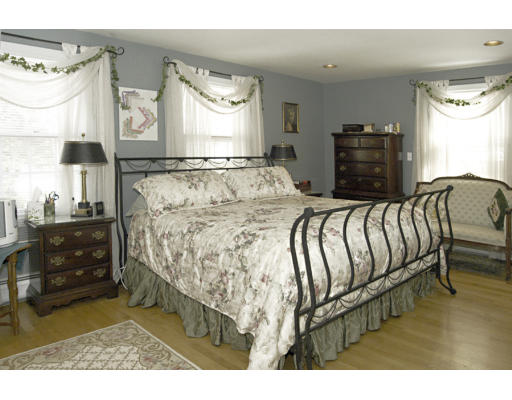 39 Bear Hill Road Reading, MA 01867 - Photo 10 of 22 Gallery Image 10
