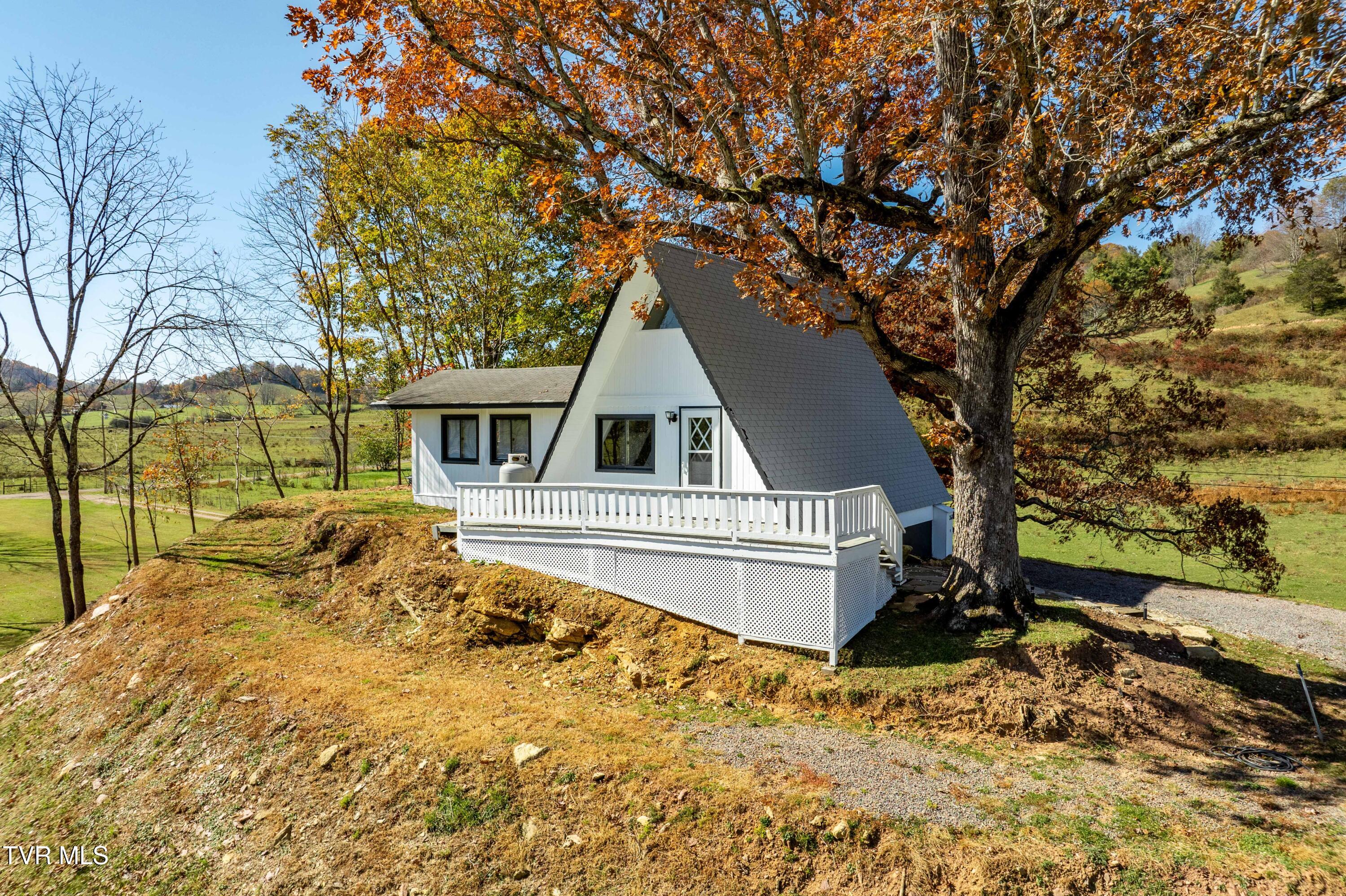 274 Rambo Road Mountain City, TN 37683 - Photo 3 of 76 274 Rambo Rd (30 of 124)