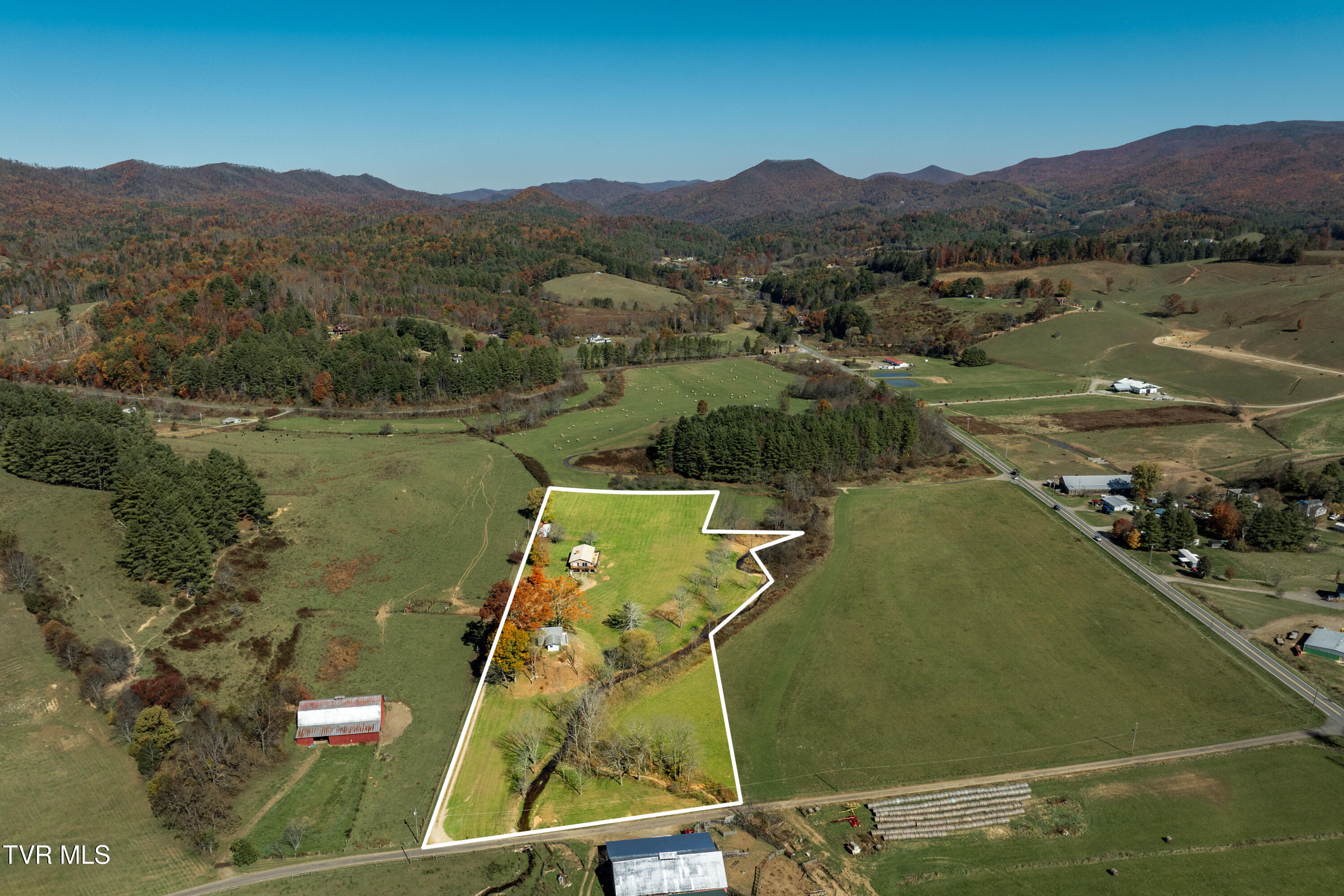 274 Rambo Road Mountain City, TN 37683 - Photo 5 of 76 274 Rambo Rd (1 of 124)