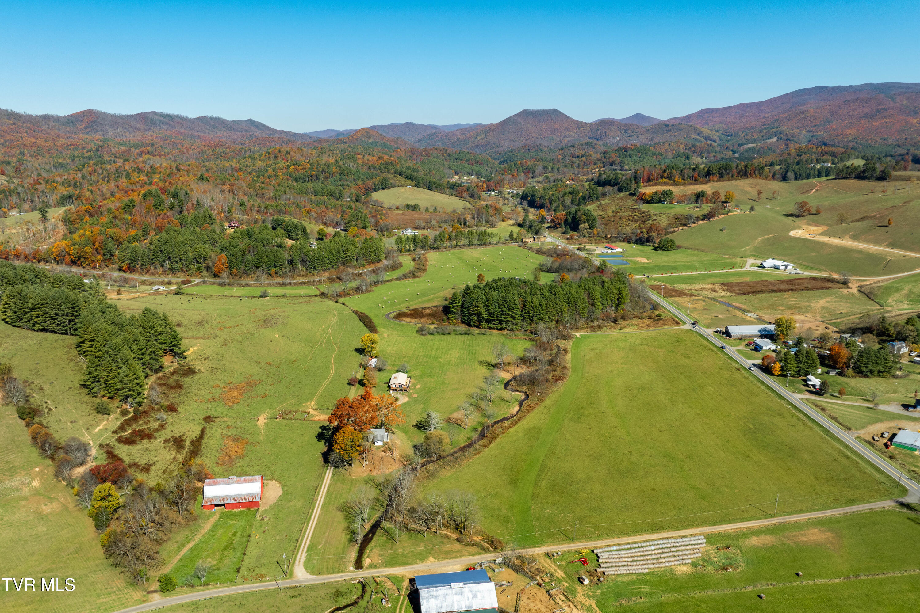 274 Rambo Road Mountain City, TN 37683 - Photo 6 of 76 274 Rambo Rd (2 of 124)
