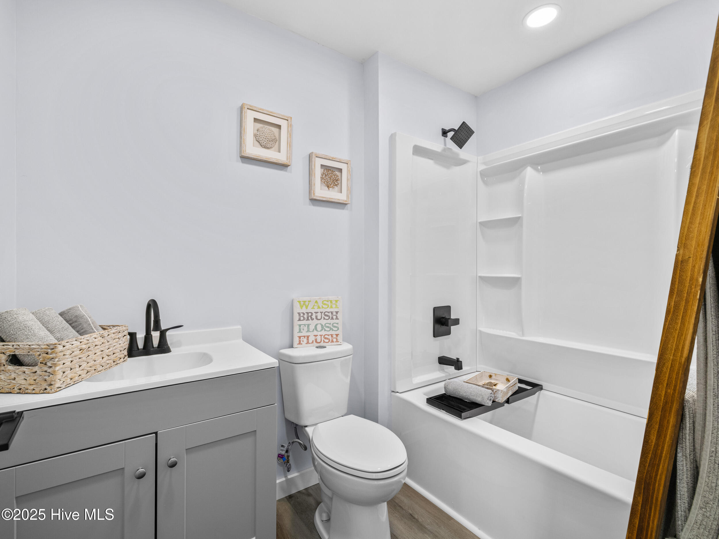 6 Glendale Road Jacksonville, NC 28540 - Photo 33 of 40 HallBath