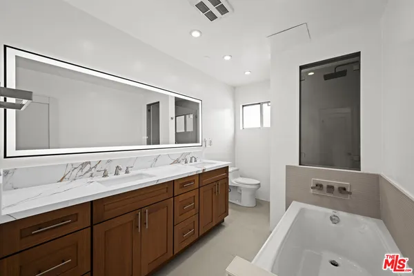 $5,850 | 136 South Palm Drive, Unit 301, Beverly Hills, CA 90212