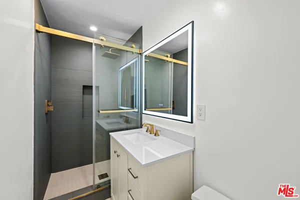 $5,850 | 136 South Palm Drive, Unit 301, Beverly Hills, CA 90212