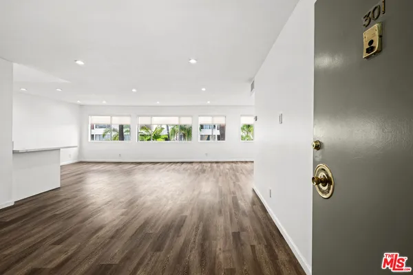 $5,850 | 136 South Palm Drive, Unit 301, Beverly Hills, CA 90212