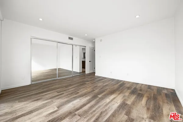 $5,850 | 136 South Palm Drive, Unit 301, Beverly Hills, CA 90212