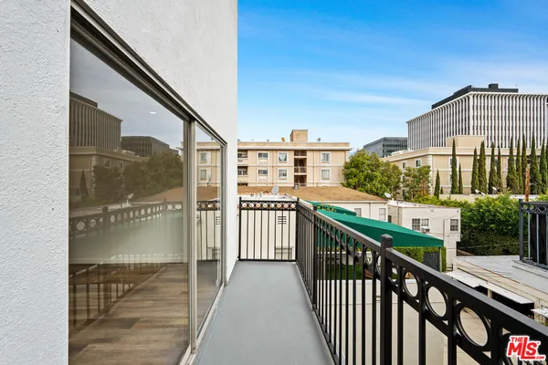 $5,850 | 136 South Palm Drive, Unit 301, Beverly Hills, CA 90212