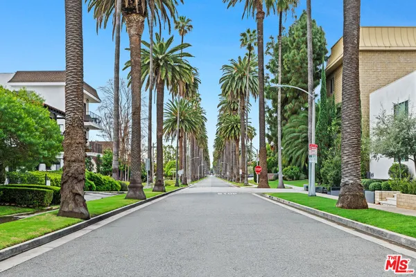$5,850 | 136 South Palm Drive, Unit 301, Beverly Hills, CA 90212