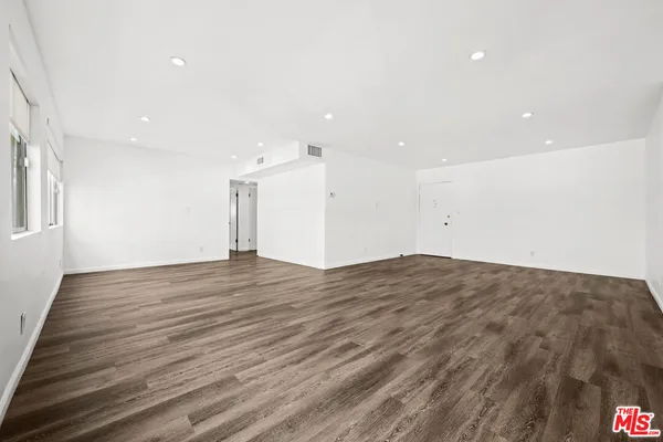 $5,850 | 136 South Palm Drive, Unit 301, Beverly Hills, CA 90212
