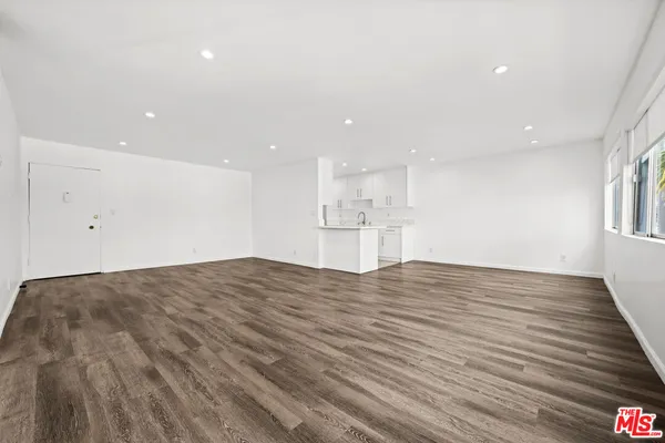 $5,850 | 136 South Palm Drive, Unit 301, Beverly Hills, CA 90212