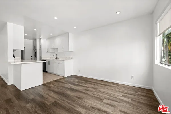 $5,850 | 136 South Palm Drive, Unit 301, Beverly Hills, CA 90212