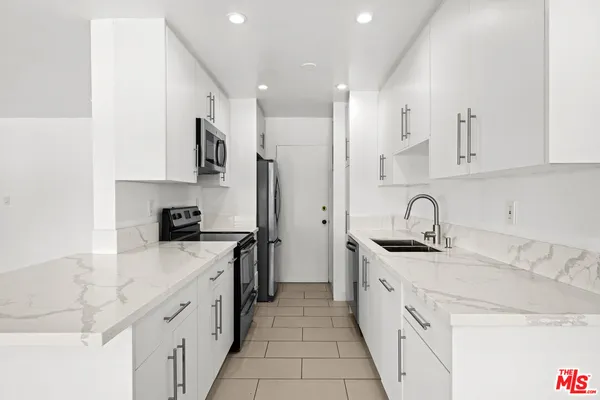 $5,850 | 136 South Palm Drive, Unit 301, Beverly Hills, CA 90212