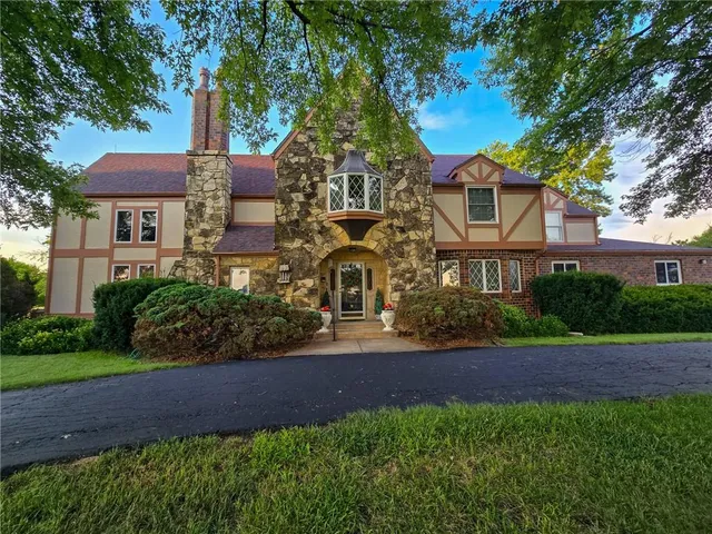 $695,000 | 3187 56th Highway, Herington, KS 67449