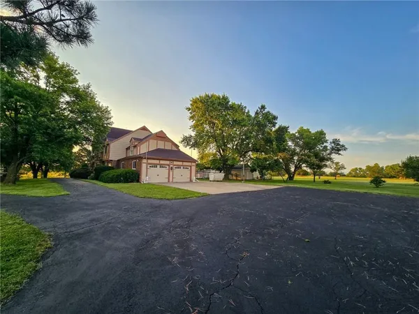 $695,000 | 3187 56th Highway, Herington, KS 67449