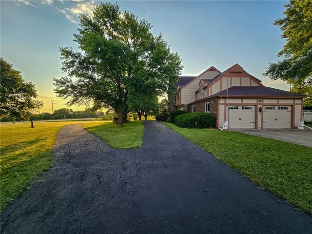 $695,000 | 3187 56th Highway, Herington, KS 67449