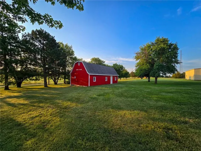 $695,000 | 3187 56th Highway, Herington, KS 67449