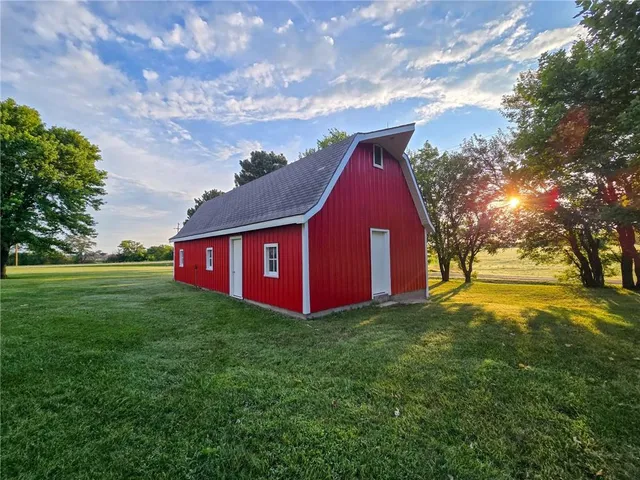 $695,000 | 3187 56th Highway, Herington, KS 67449